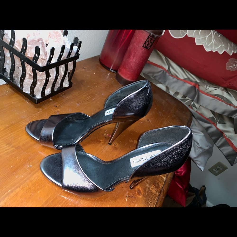 Heels - Picture 2 of 4